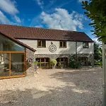 Holiday home The West Barn Near Bath, Sleeps 24 And 2 Hot Tubs *