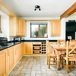 The West Barn Near Bath, Sleeps 24 And 2 Hot Tubs 度假居 *