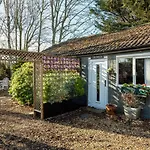 The West Barn Near Bath, Sleeps 24 And 2 Hot Tubs *