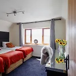 The West Barn Near Bath, Sleeps 24 And 2 Hot Tubs *
