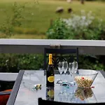 The West Barn Near Bath, Sleeps 24 And 2 Hot Tubs Holiday home *