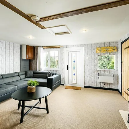 The West Barn Near Bath, Sleeps 24 And 2 Hot Tubs Hébergement de vacances