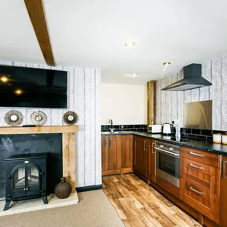 The West Barn Near Bath, Sleeps 24 And 2 Hot Tubs * Μπρίστολ