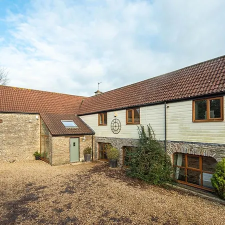 Hébergement de vacances The West Barn Near Bath, Sleeps 24 And 2 Hot Tubs *