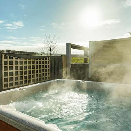 Hébergement de vacances The West Barn Near Bath, Sleeps 24 And 2 Hot Tubs *