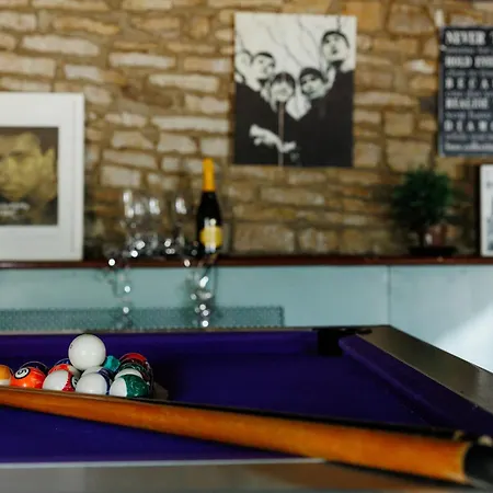 Hébergement de vacances The West Barn Near Bath, Sleeps 24 And 2 Hot Tubs Bristol