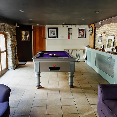 Hébergement de vacances The West Barn Near Bath, Sleeps 24 And 2 Hot Tubs