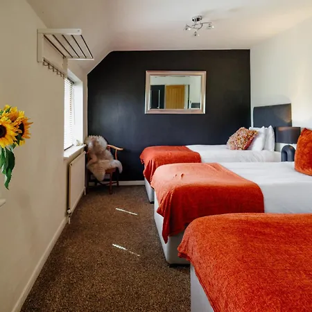 Hébergement de vacances The West Barn Near Bath, Sleeps 24 And 2 Hot Tubs *