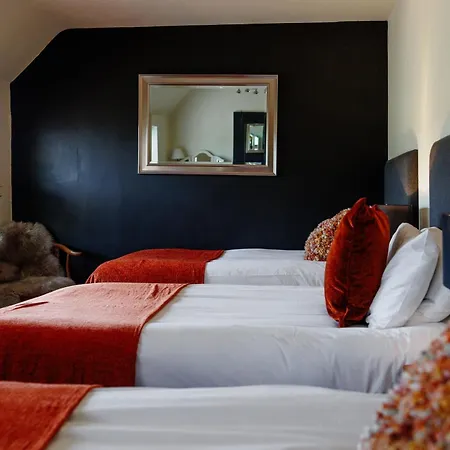 Hébergement de vacances The West Barn Near Bath, Sleeps 24 And 2 Hot Tubs *