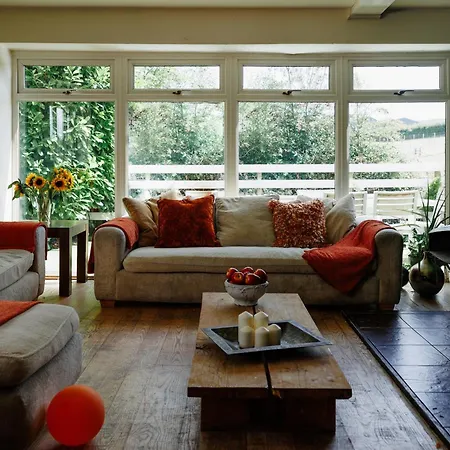 Hébergement de vacances The West Barn Near Bath, Sleeps 24 And 2 Hot Tubs *