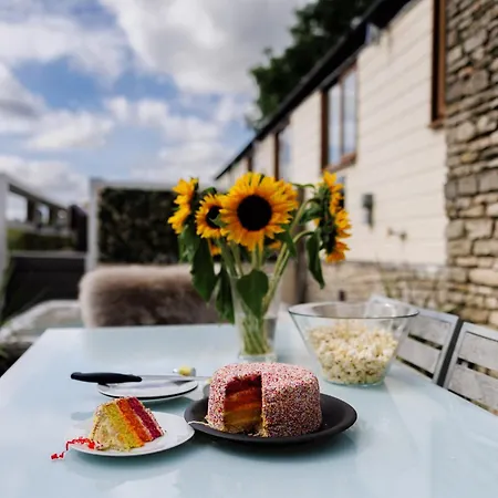Hébergement de vacances The West Barn Near Bath, Sleeps 24 And 2 Hot Tubs