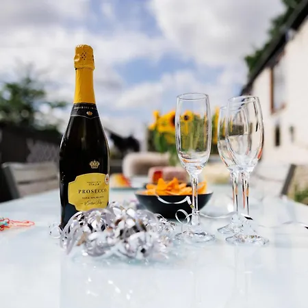 The West Barn Near Bath, Sleeps 24 And 2 Hot Tubs * Bristol