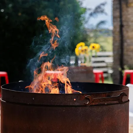 Ferienhaus The West Barn Near Bath, Sleeps 24 And 2 Hot Tubs *