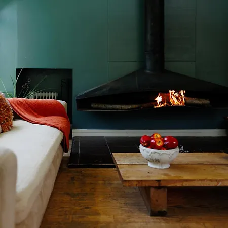 The West Barn Near Bath, Sleeps 24 And 2 Hot Tubs בית נופש