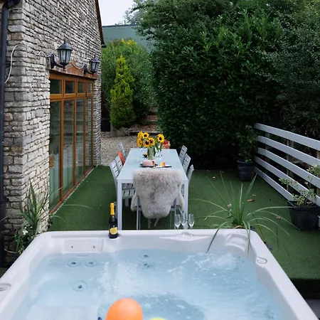 The West Barn Near Bath, Sleeps 24 And 2 Hot Tubs Bristol
