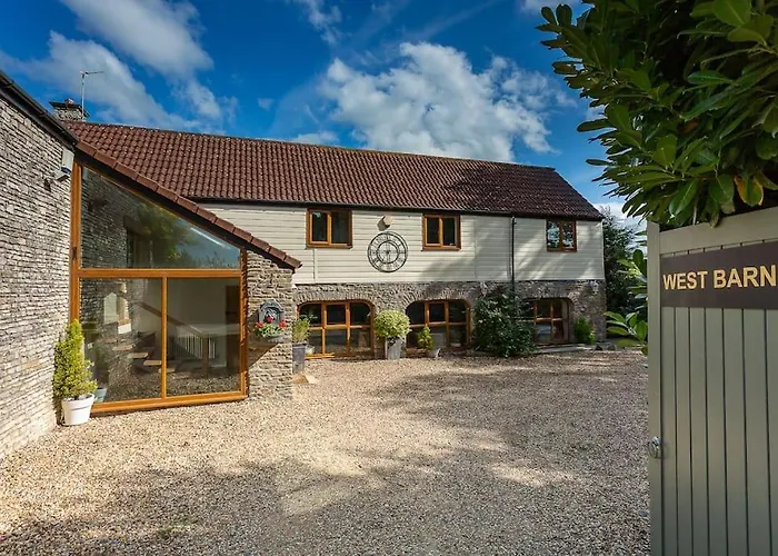 Ferienhaus The West Barn Near Bath, Sleeps 24 And 2 Hot Tubs *