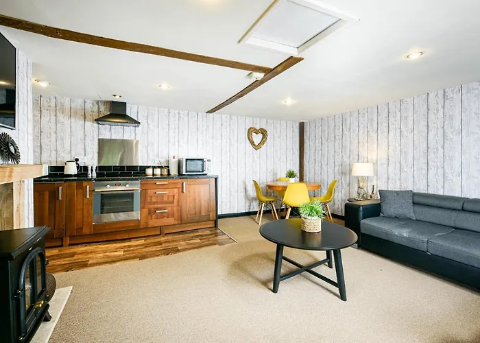 The West Barn Near Bath, Sleeps 24 And 2 Hot Tubs * Bristol