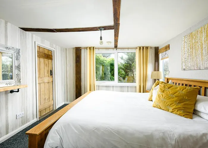 The West Barn Near Bath, Sleeps 24 And 2 Hot Tubs Dom wakacyjny