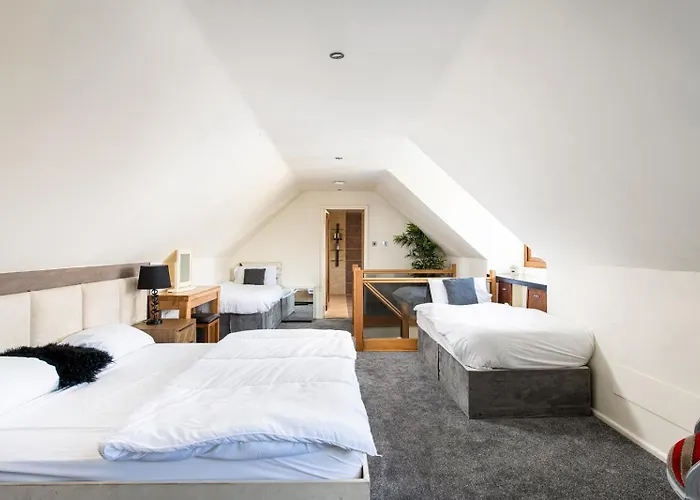 The West Barn Near Bath, Sleeps 24 And 2 Hot Tubs Bristol