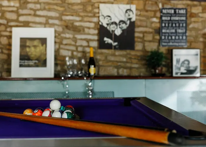 Dom wakacyjny The West Barn Near Bath, Sleeps 24 And 2 Hot Tubs Bristol