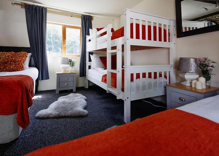 Ferienhaus The West Barn Near Bath, Sleeps 24 And 2 Hot Tubs *