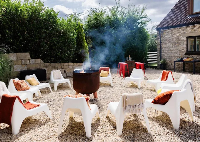 The West Barn Near Bath, Sleeps 24 And 2 Hot Tubs * Bristol