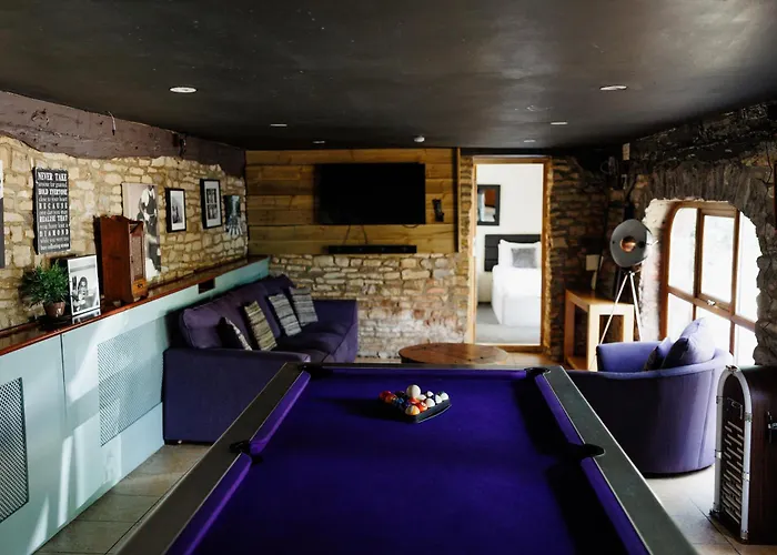The West Barn Near Bath, Sleeps 24 And 2 Hot Tubs Bristol