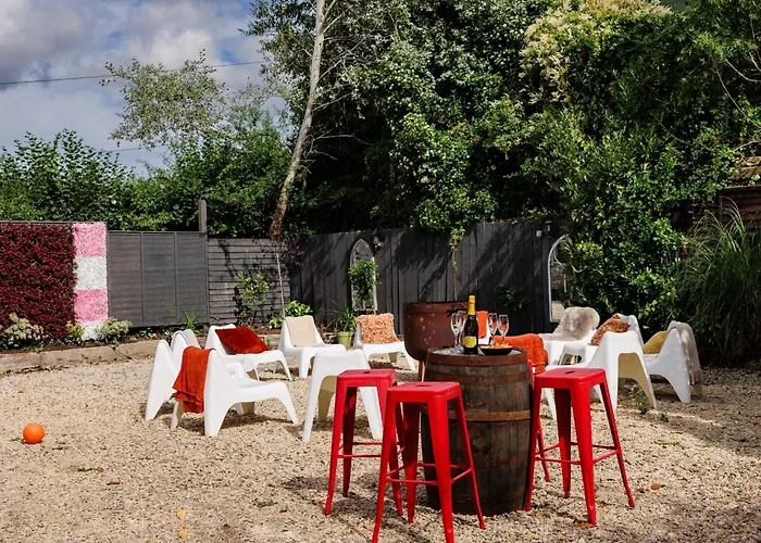 The West Barn Near Bath, Sleeps 24 And 2 Hot Tubs Dom wakacyjny