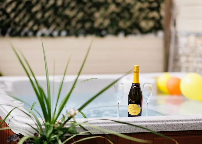 The West Barn Near Bath, Sleeps 24 And 2 Hot Tubs * Bristol