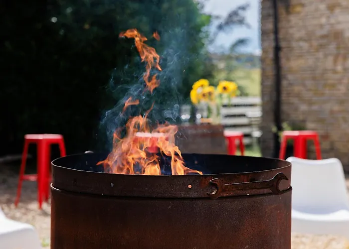 Ferienhaus The West Barn Near Bath, Sleeps 24 And 2 Hot Tubs *