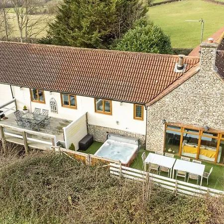 The West Barn Near Bath, Sleeps 24 And 2 Hot Tubs * Bristol