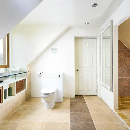 The West Barn Near Bath, Sleeps 24 And 2 Hot Tubs *