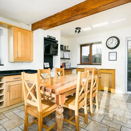 Сasa de vacaciones The West Barn Near Bath, Sleeps 24 And 2 Hot Tubs Bristol