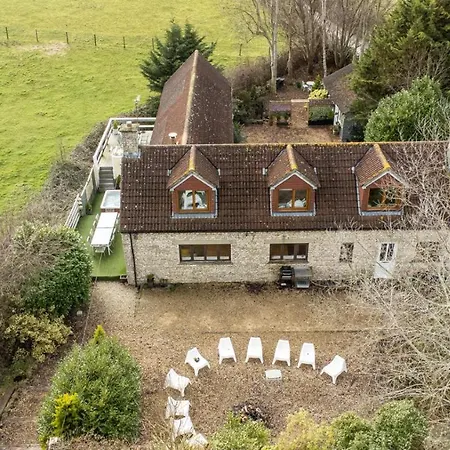 The West Barn Near Bath, Sleeps 24 And 2 Hot Tubs Сasa de vacaciones