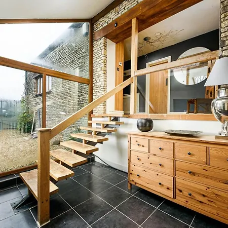 Будинок відпочинку The West Barn Near Bath, Sleeps 24 And 2 Hot Tubs Бристоль