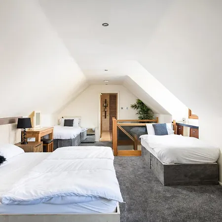 The West Barn Near Bath, Sleeps 24 And 2 Hot Tubs Bristol