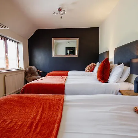 The West Barn Near Bath, Sleeps 24 And 2 Hot Tubs Сasa de vacaciones *