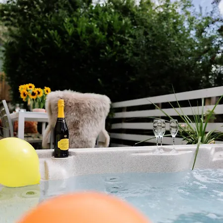 The West Barn Near Bath, Sleeps 24 And 2 Hot Tubs Holiday home Bristol