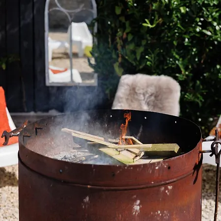 The West Barn Near Bath, Sleeps 24 And 2 Hot Tubs Vakantiehuis Bristol