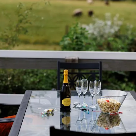 The West Barn Near Bath, Sleeps 24 And 2 Hot Tubs Сasa de vacaciones *