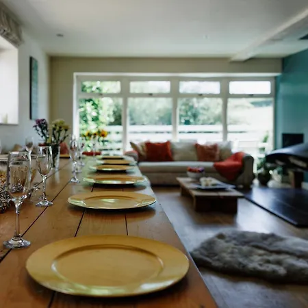 The West Barn Near Bath, Sleeps 24 And 2 Hot Tubs