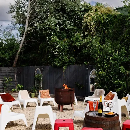 Сasa de vacaciones The West Barn Near Bath, Sleeps 24 And 2 Hot Tubs