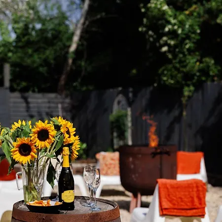 The West Barn Near Bath, Sleeps 24 And 2 Hot Tubs Сasa de vacaciones *