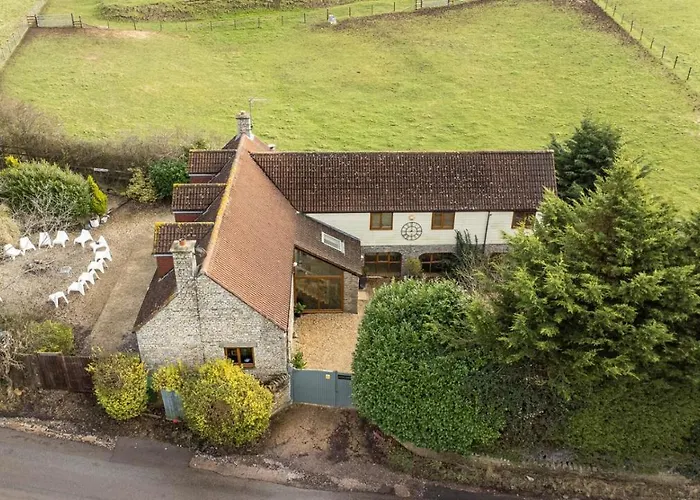 The West Barn Near Bath, Sleeps 24 And 2 Hot Tubs