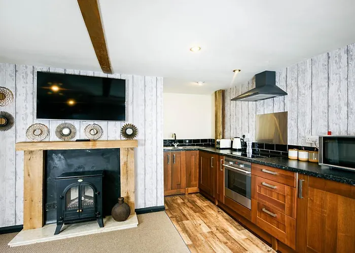 The West Barn Near Bath, Sleeps 24 And 2 Hot Tubs * Bristol