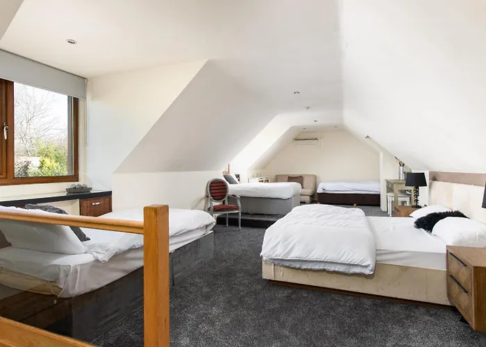 Semesterbostad The West Barn Near Bath, Sleeps 24 And 2 Hot Tubs Bristol