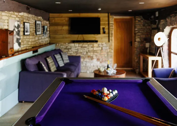 The West Barn Near Bath, Sleeps 24 And 2 Hot Tubs Holiday home