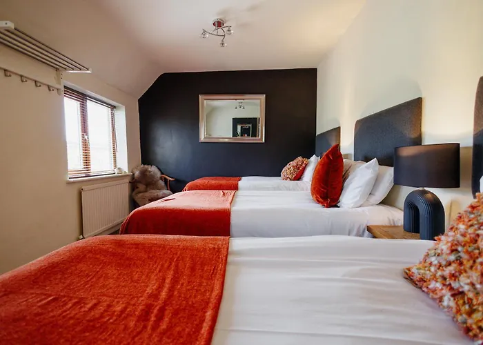 The West Barn Near Bath, Sleeps 24 And 2 Hot Tubs Semesterbostad *