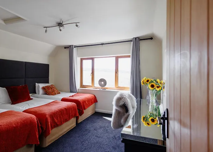 The West Barn Near Bath, Sleeps 24 And 2 Hot Tubs *