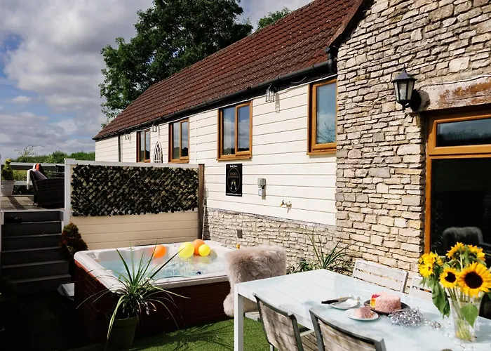 The West Barn Near Bath, Sleeps 24 And 2 Hot Tubs Semesterbostad *